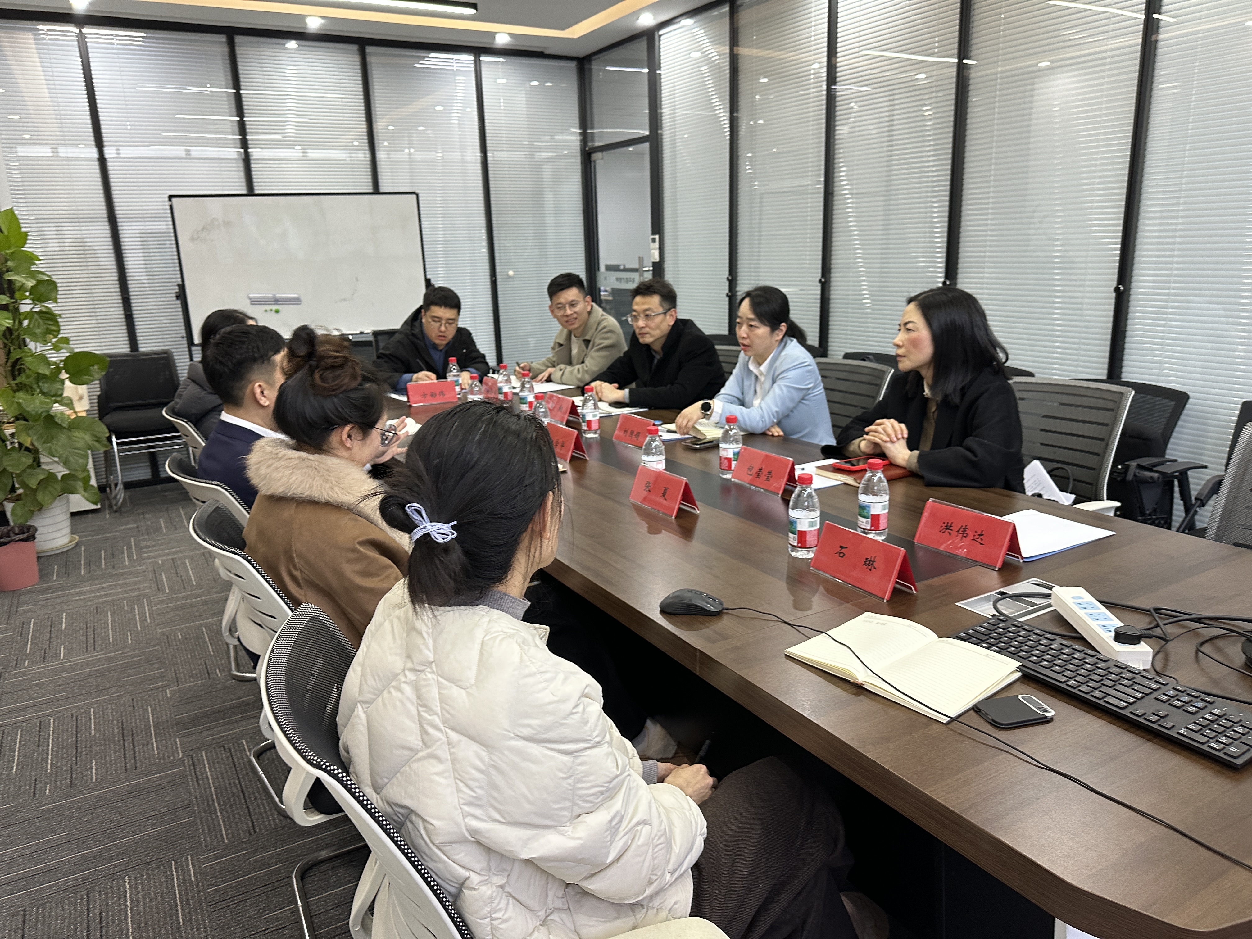 区委常委、宣传部部长刘国娟一行走访调研布平医疗